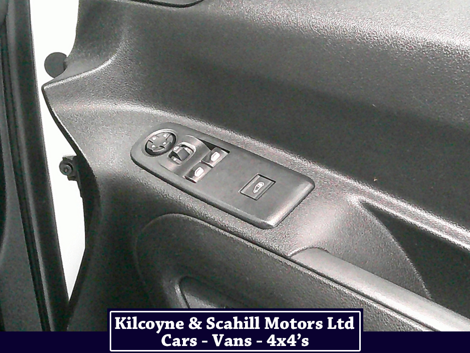 2022 Peugeot Partner - image 17