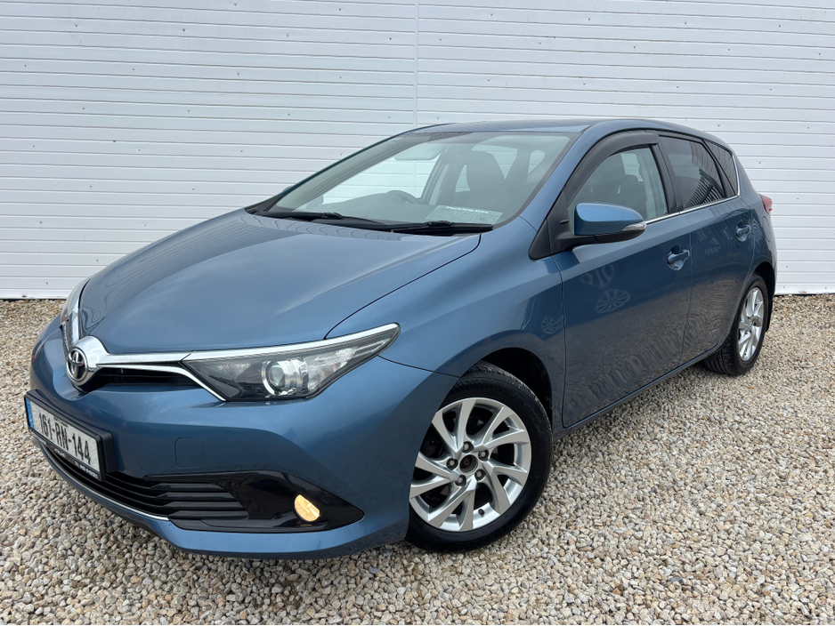 2016 Toyota Auris - image 5