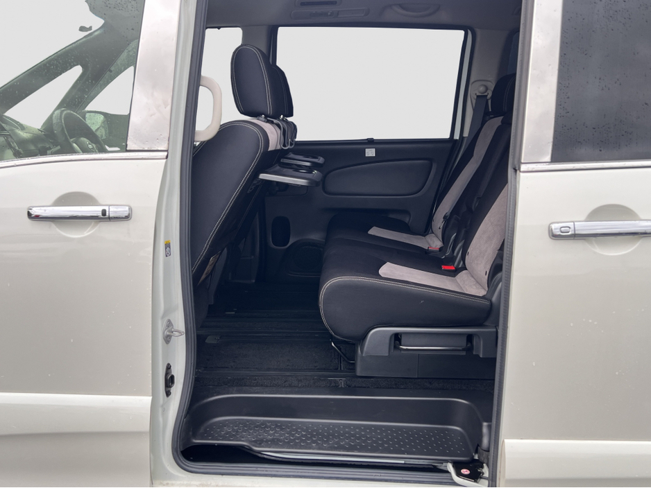 2014 Nissan Serena 2014 Nissan Serena Self Charging Hybrid Automatic 8 Seater €11,950