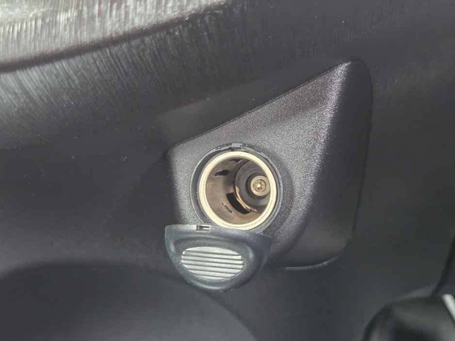 2013 Toyota Yaris - image 13