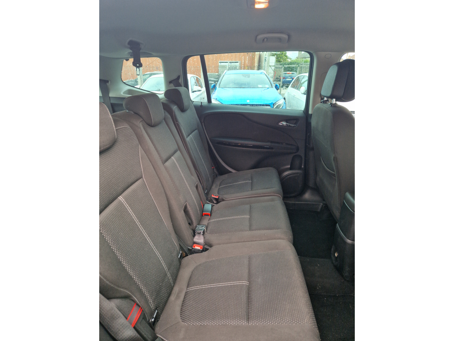 2016 Opel Zafira - image 10