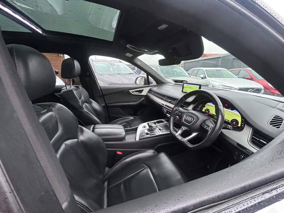 2017 Audi Q7 - image 10