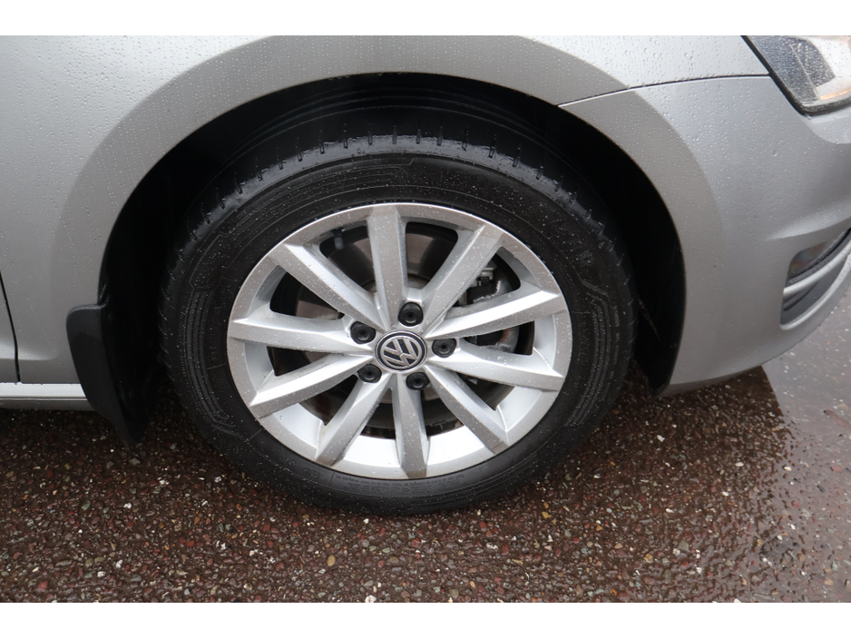 2016 Volkswagen Golf LOUNGE Low Mileage Huge Spec €13,995