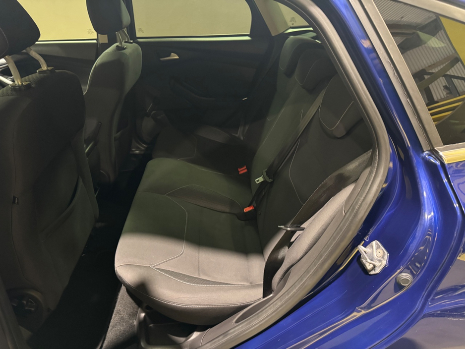 2015 Ford Focus - image 10