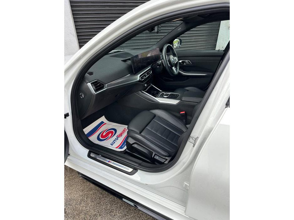 2022 BMW 3 Series - image 24