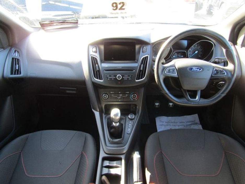 2017 Ford Focus - image 10