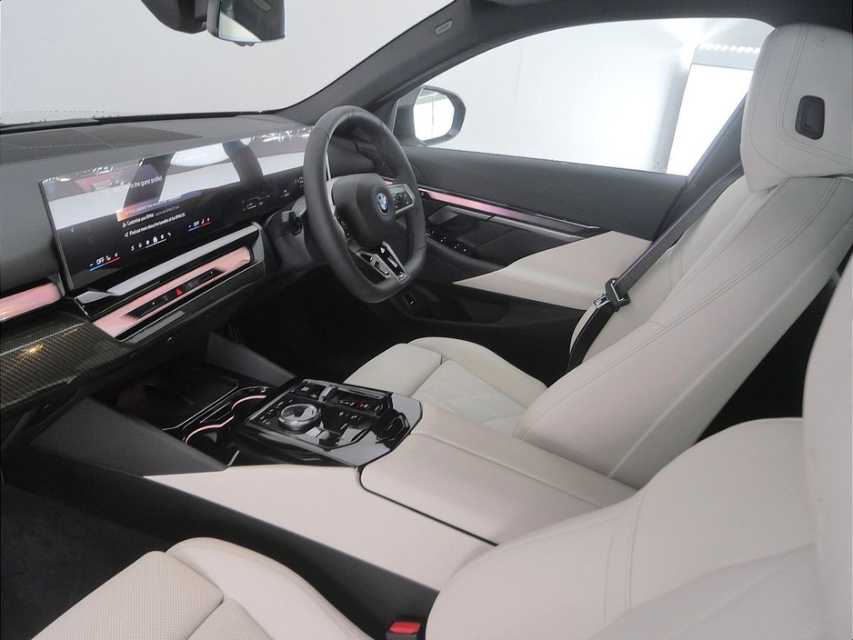 2026 BMW 5 Series - image 7