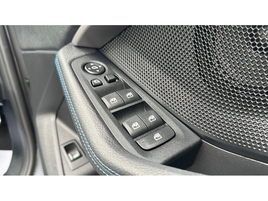 2020 BMW 1 Series - image 16