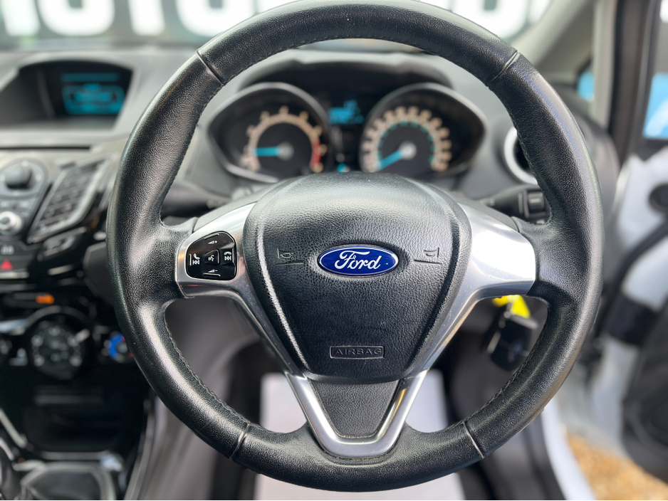 2014 Ford Fiesta - image 10