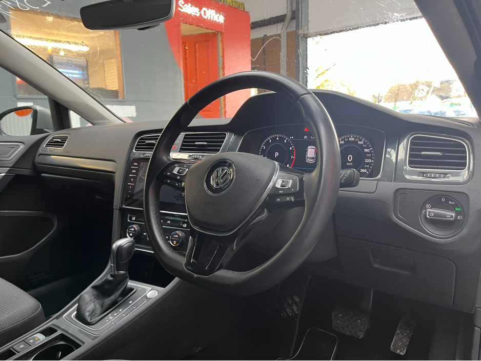 2019 Volkswagen Golf - image 8