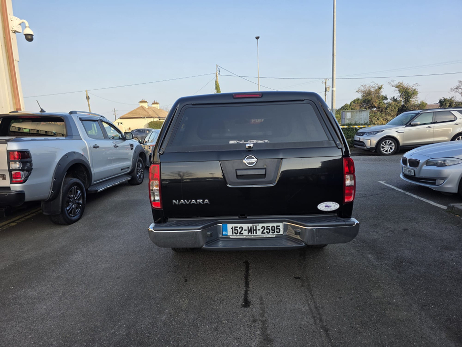 2015 Nissan Navara - image 6