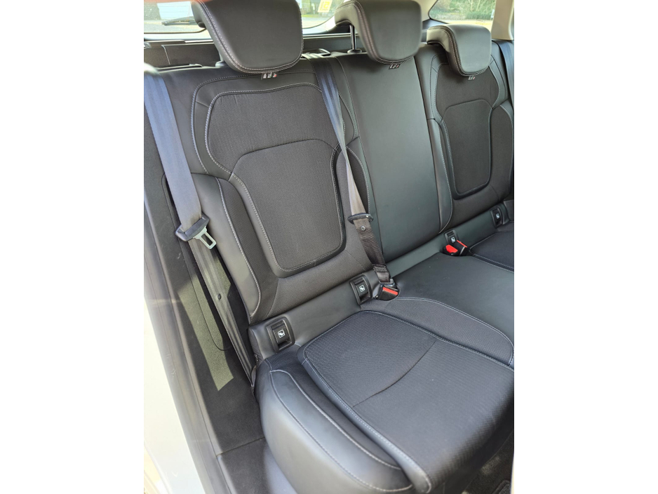 2021 Renault Megane - image 25