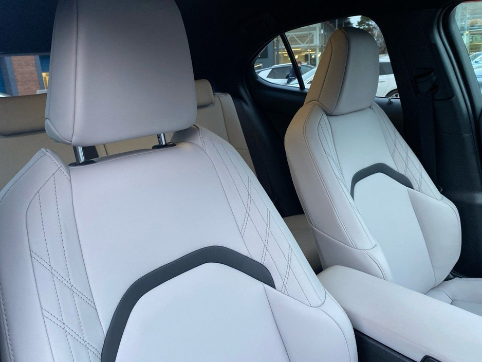 2024 Lexus UX 250 H - image 20