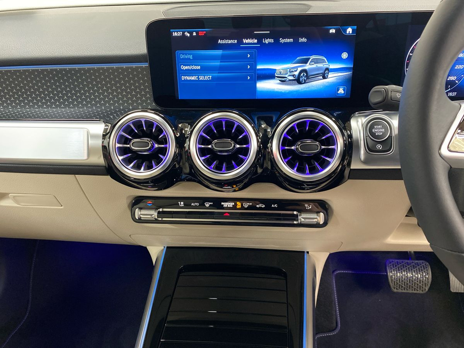 2025 Mercedes-Benz GLB - image 11