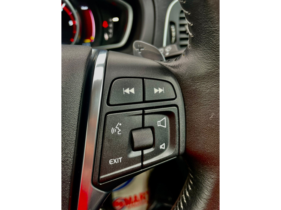 2016 Volvo V40 - image 29