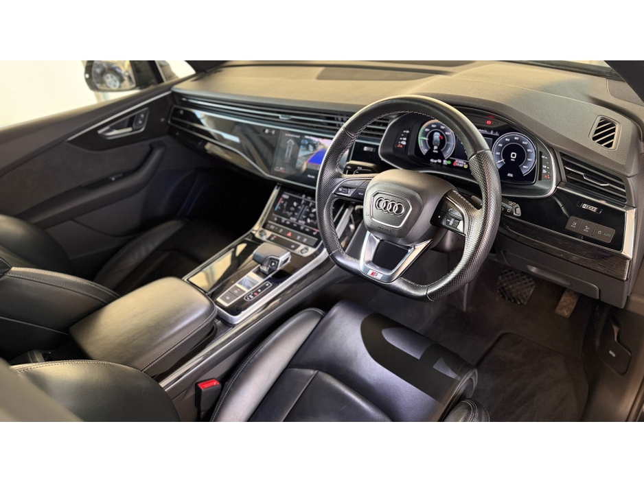 2021 Audi Q7 - image 3