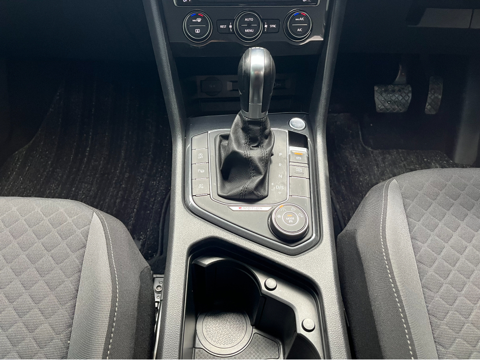 2018 Volkswagen Tiguan - image 21