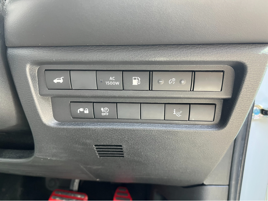 2023 Mitsubishi Outlander - image 14