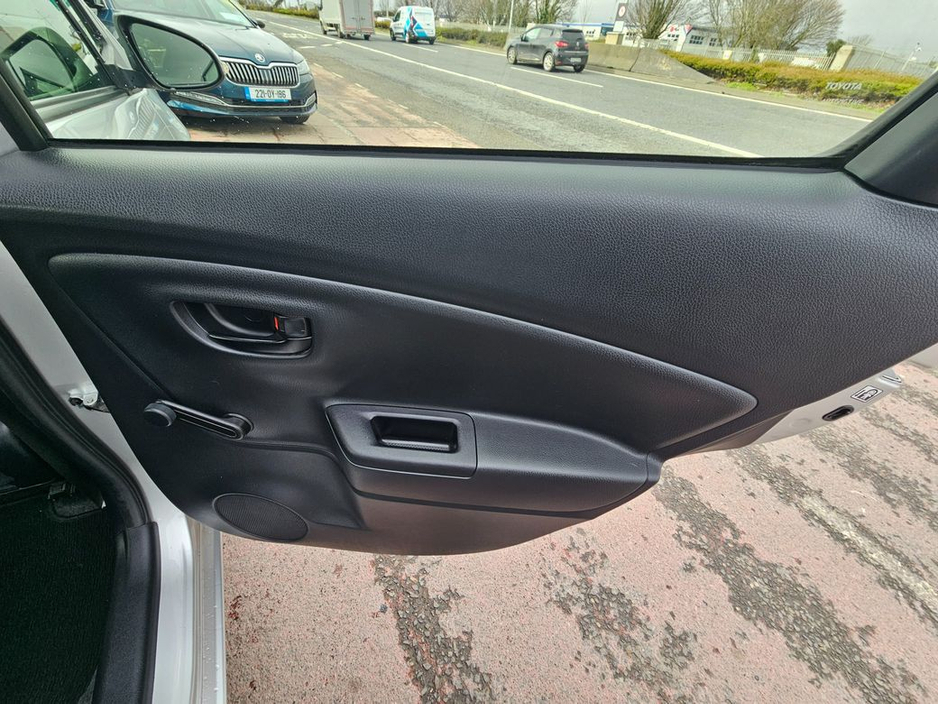 2016 Toyota Vitz - image 28