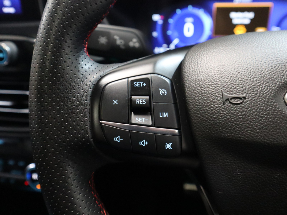 2022 Ford Kuga - image 13