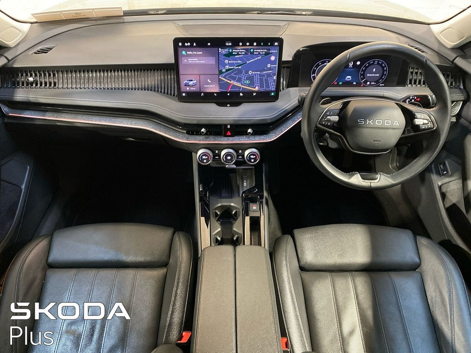 2025 Skoda Superb - image 2