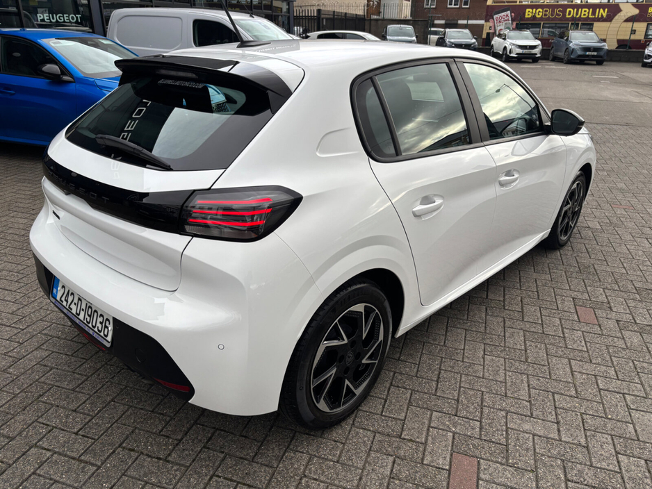2024 Peugeot 208 - image 5