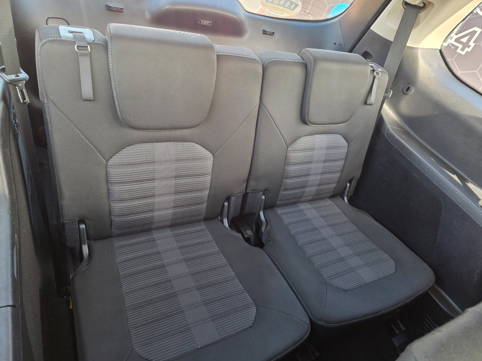 2018 Ford Galaxy - image 7