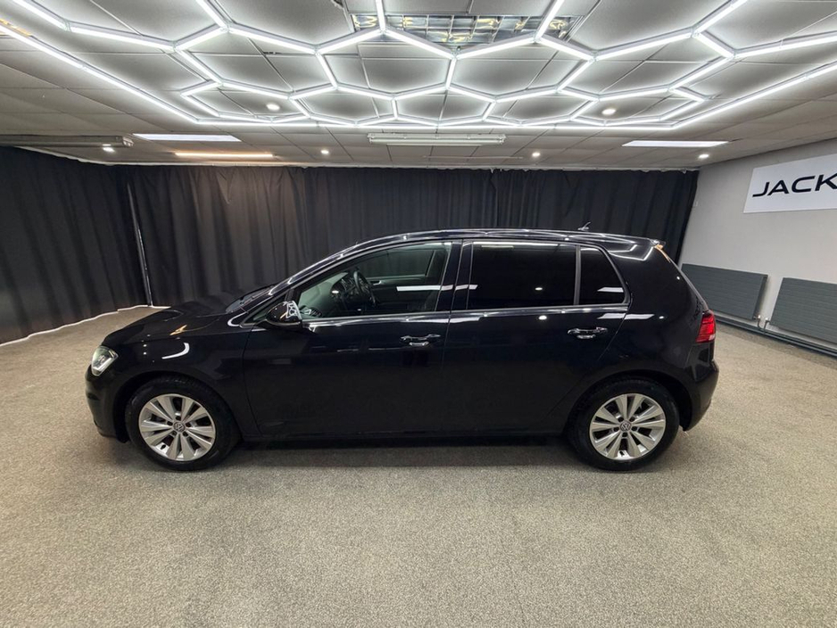 2017 Volkswagen Golf - image 6