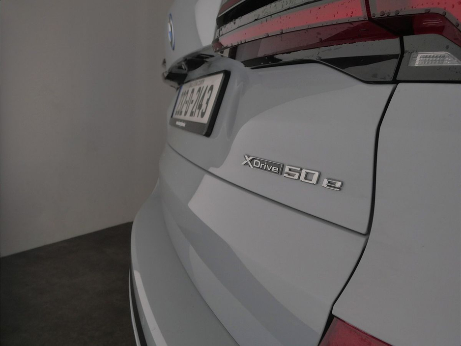 2023 BMW X5 - image 25