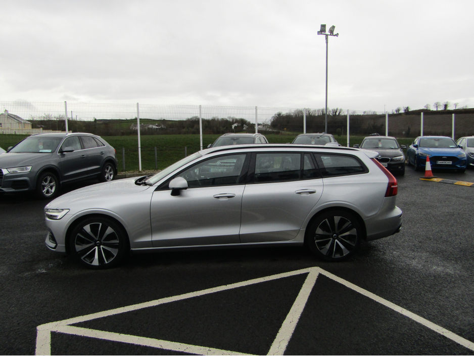 2020 Volvo V60 - image 6