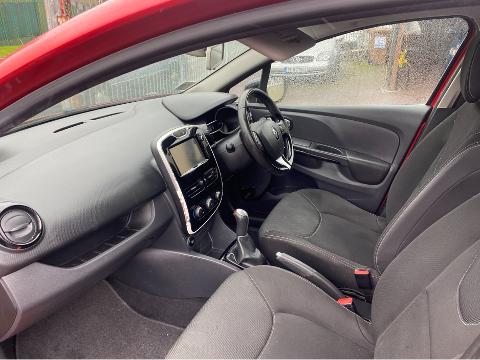 2016 Renault Clio - image 12