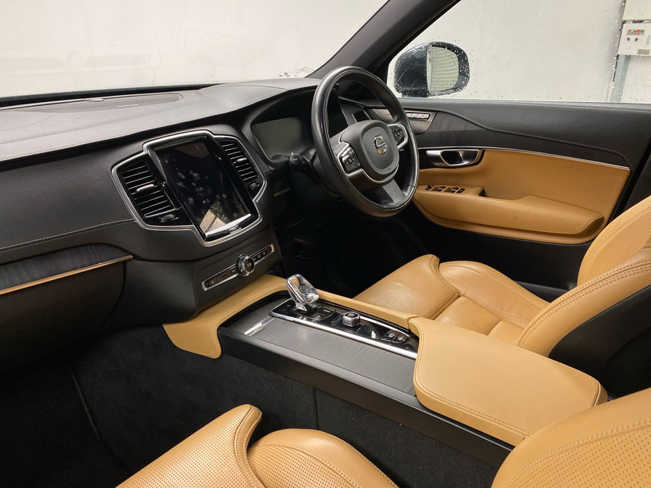 2022 Volvo XC90 - image 2