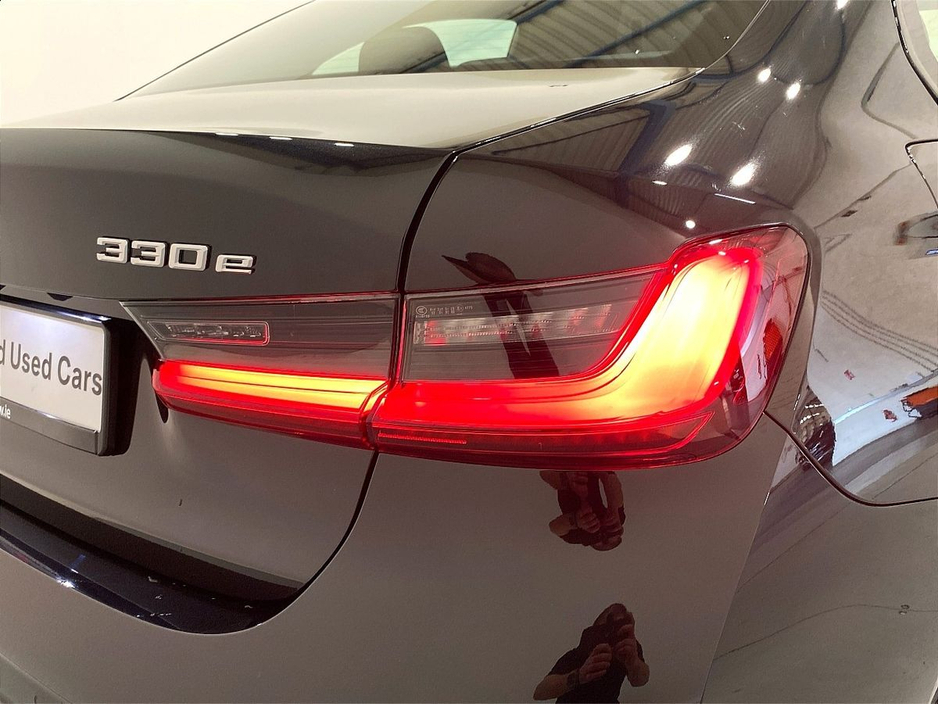 2025 BMW 3 Series - image 20