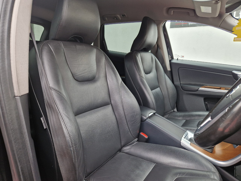 2015 Volvo XC60 - image 26