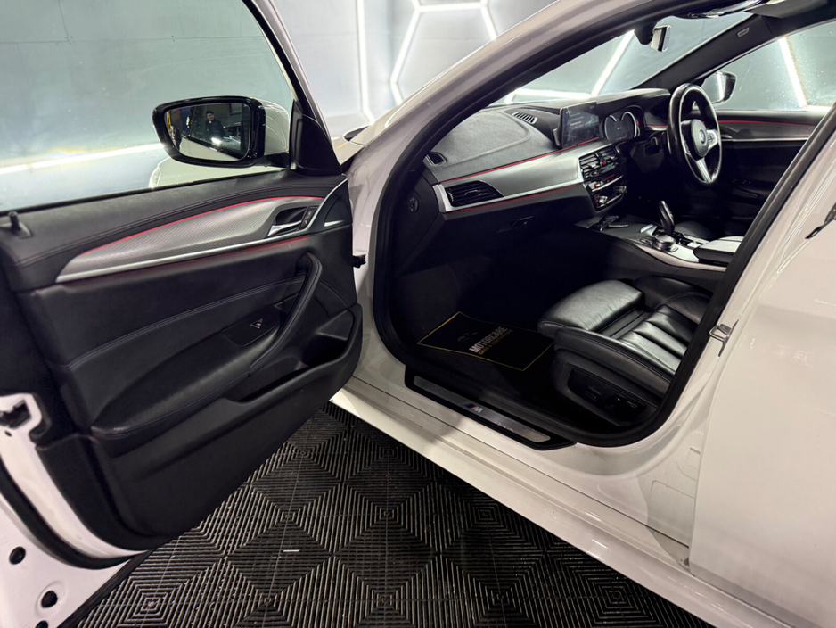 2017 BMW 5 Series - image 18