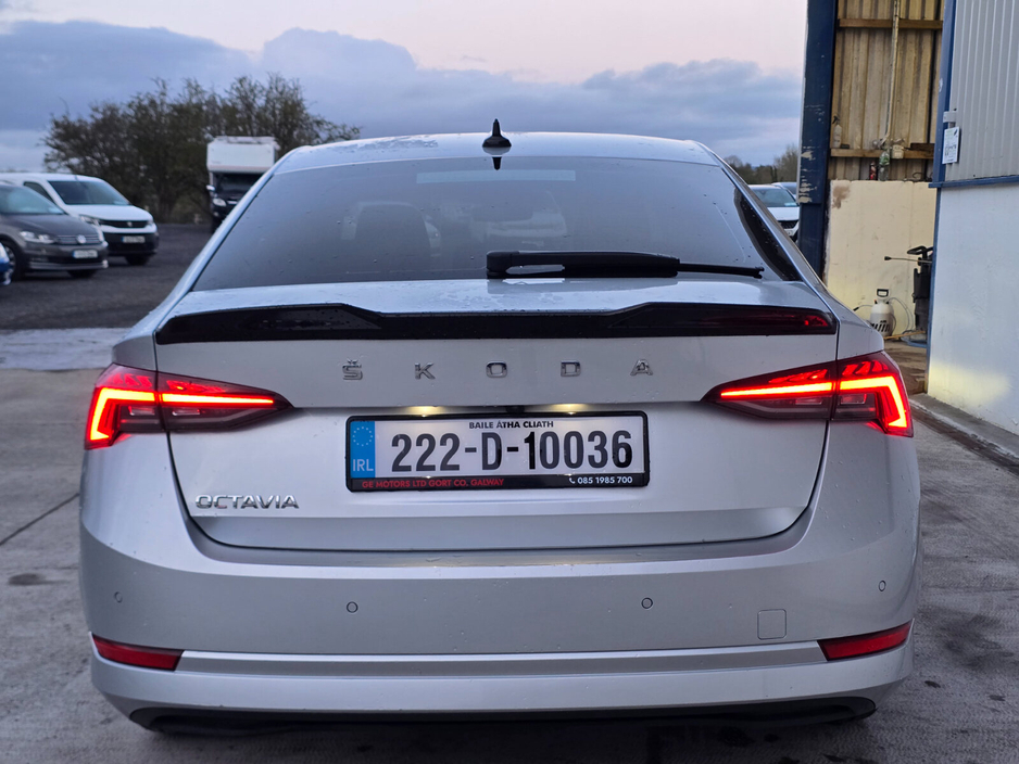 2022 Skoda Octavia - image 12