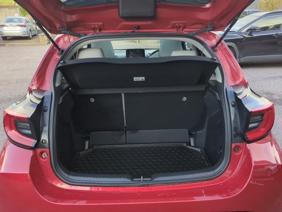 2024 Toyota Yaris - image 10