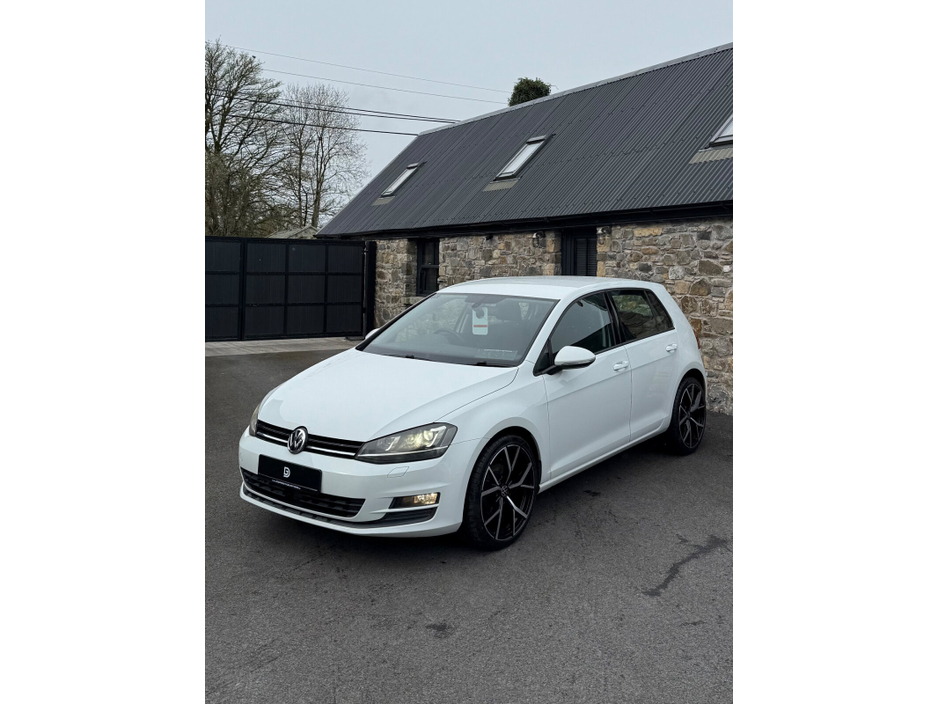 2013 Volkswagen Golf - image 3