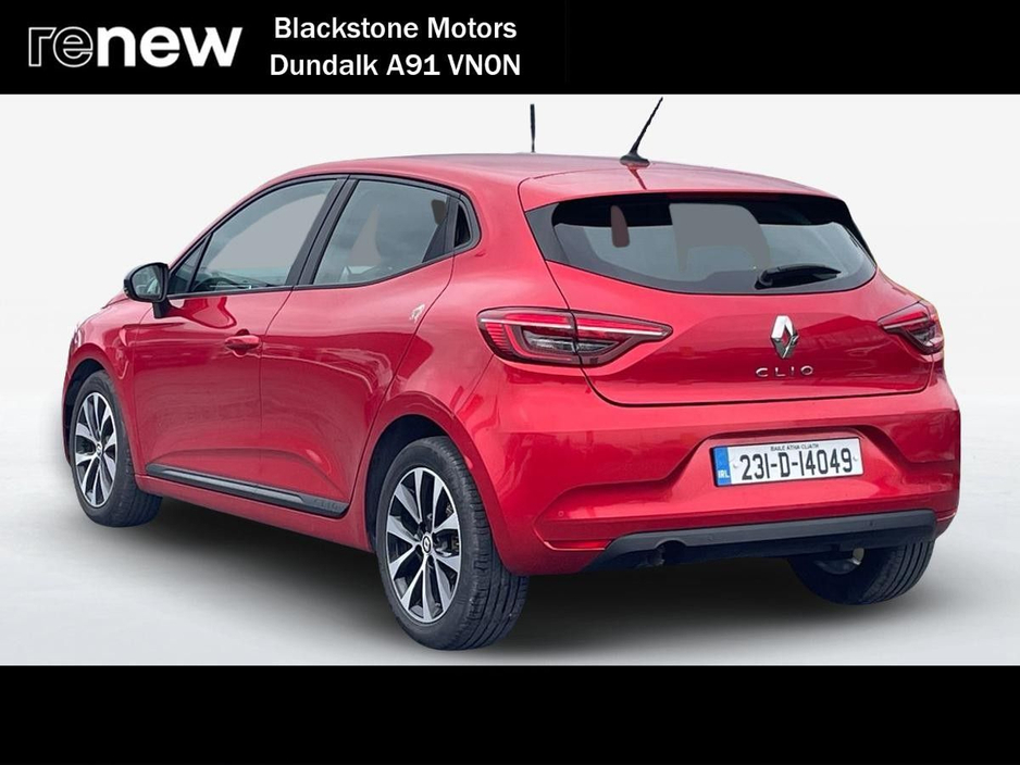 2023 Renault Clio - image 3
