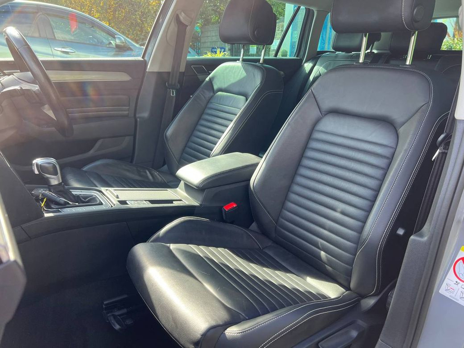 2022 Volkswagen Passat - image 6