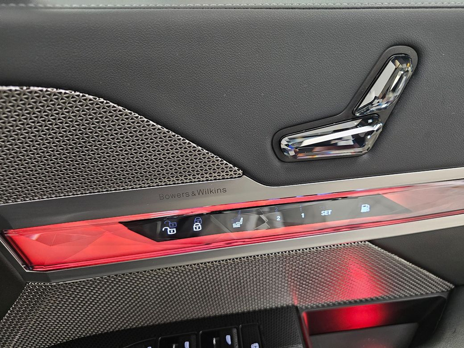 2023 BMW 7 Series - image 12