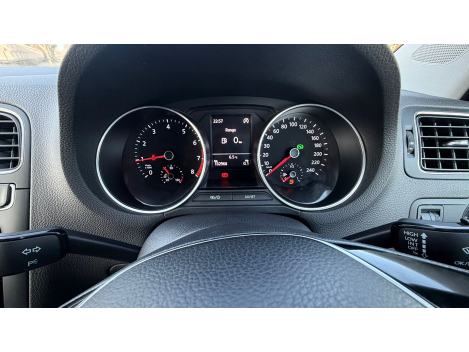 2015 Volkswagen Polo - image 16