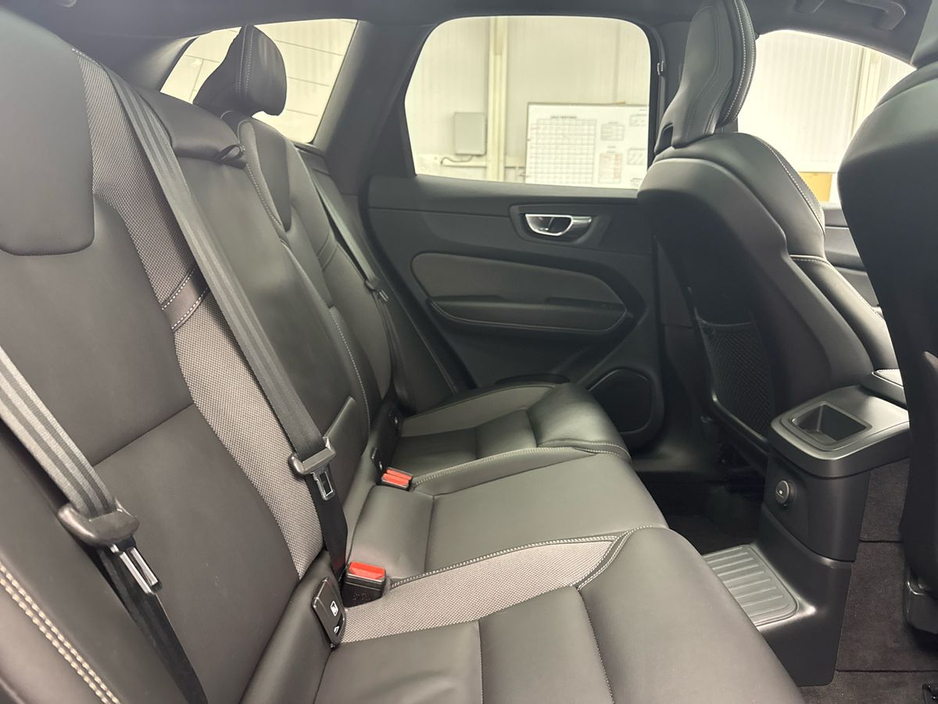2023 Volvo XC60 - image 10