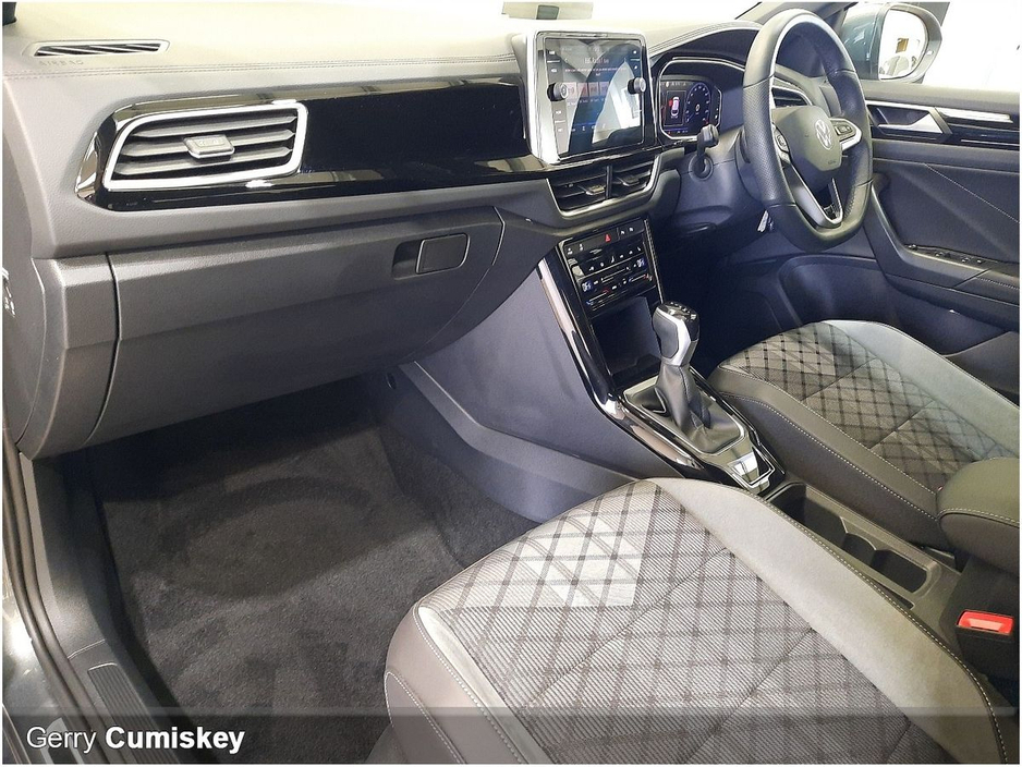 2025 Volkswagen T-Roc - image 4