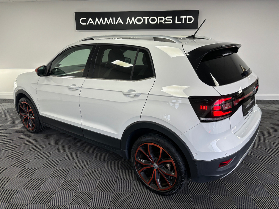 2020 Volkswagen T-Cross - image 3