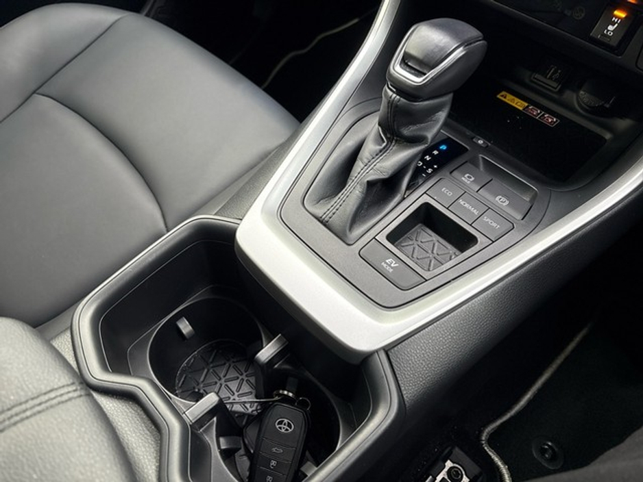 2025 Toyota Rav4 Hybrid Sol - FULL LEATHER - HIGH SPEC €47,950