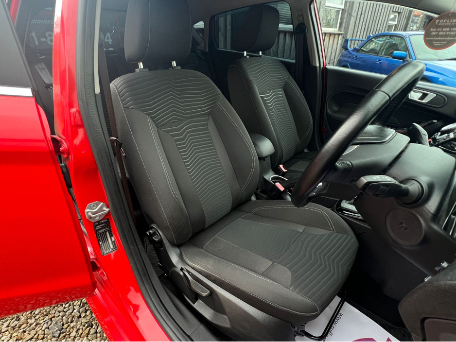 2014 Ford Fiesta - image 9