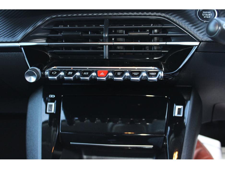 2022 Peugeot 208 - image 16