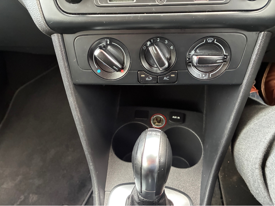 2013 Volkswagen Polo - image 20