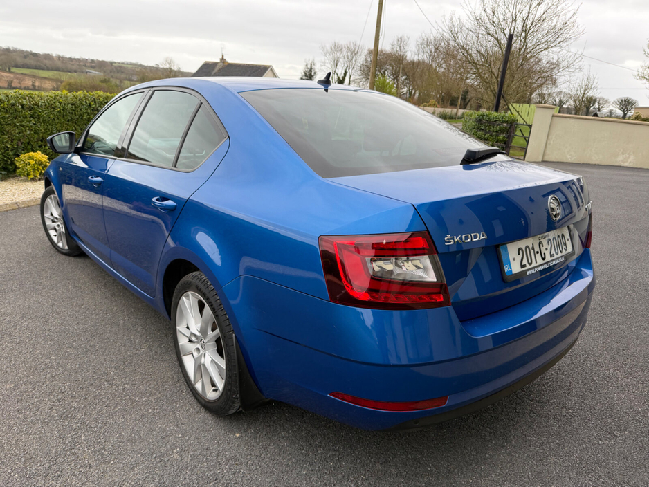 2020 Skoda Octavia - image 7
